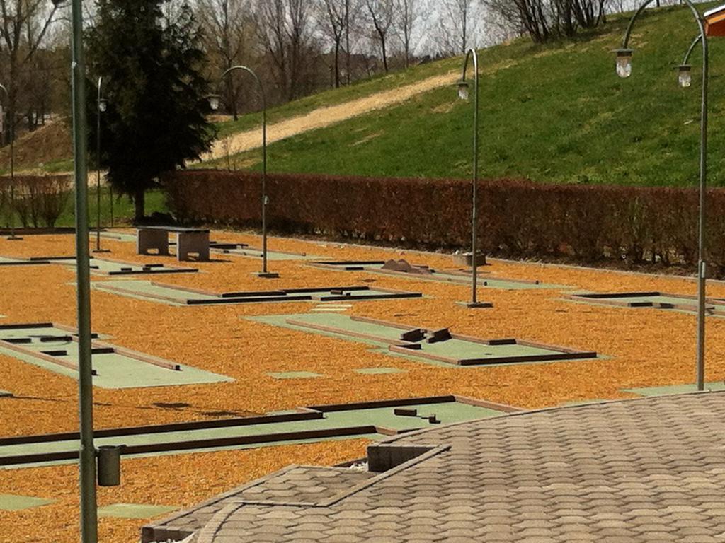 Golf Etterem Es Panzio Otel Kaposvár Dış mekan fotoğraf