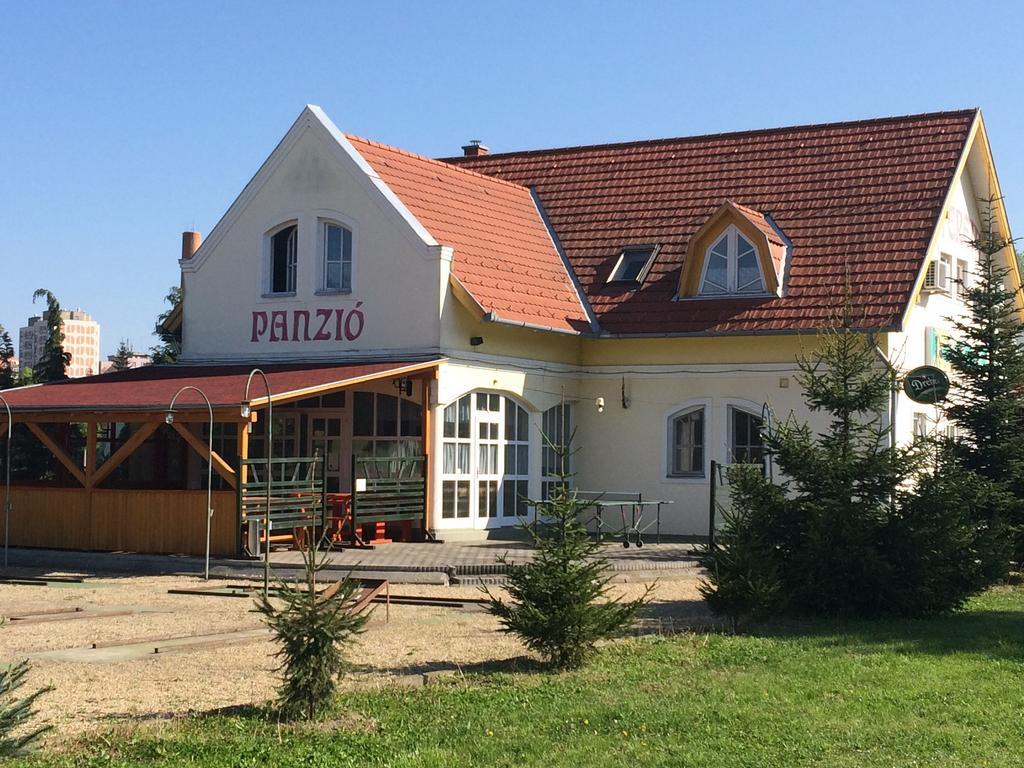 Golf Etterem Es Panzio Otel Kaposvár Dış mekan fotoğraf