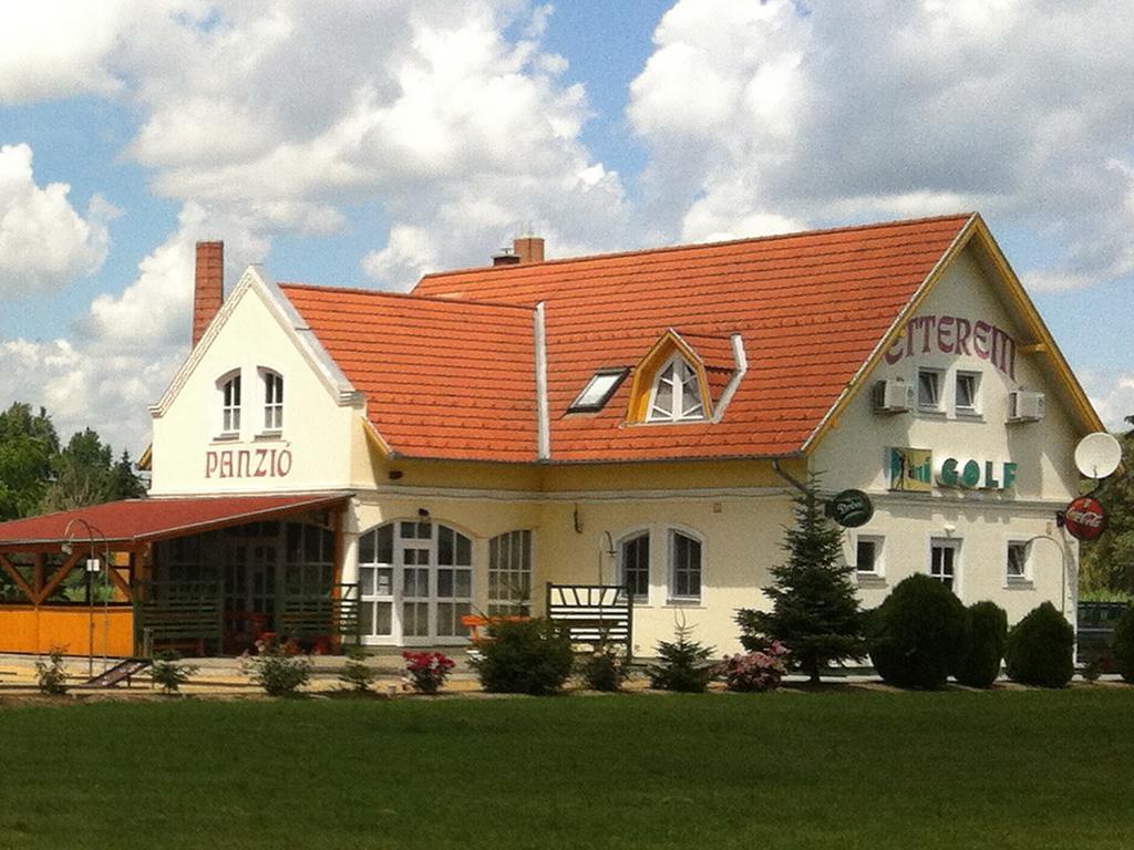 Golf Etterem Es Panzio Otel Kaposvár Dış mekan fotoğraf