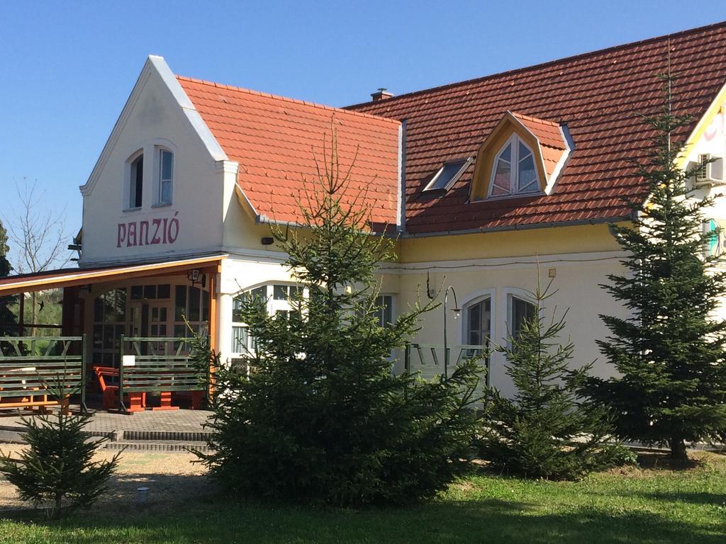 Golf Etterem Es Panzio Otel Kaposvár Dış mekan fotoğraf
